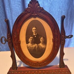 Vintage Victorian style oval swivel picture frame- faux wood